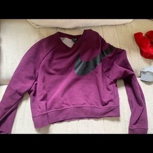 Cropped Nike crewneck
